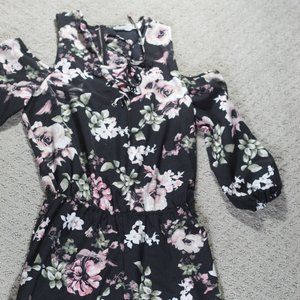 Love Tree Size S Floral Cold Shoulder Shorts Romper